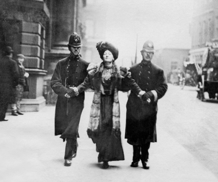 Feminism: demonstration for women's voting rights in London: Suffragette discharged by the police. - Published by 'Berliner Illustrirte Zeitung' 12/1906- 04.1906
